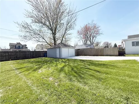 2434 E 33rd St, Lorain, OH 44055 photo 7