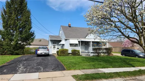 4734 Brookwood Dr, Brooklyn, OH 44144