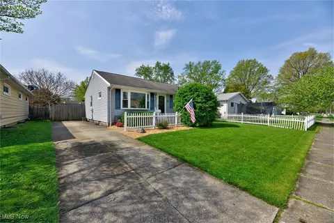 712 Alameda Ave, Cuyahoga Falls, OH 44221