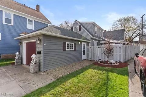 2086 Clarence Ave, Lakewood, OH 44107