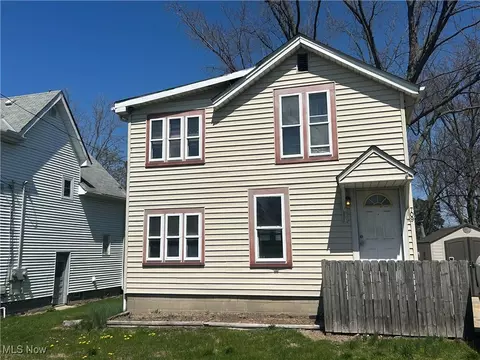 709 River St, Grand River, OH 44045