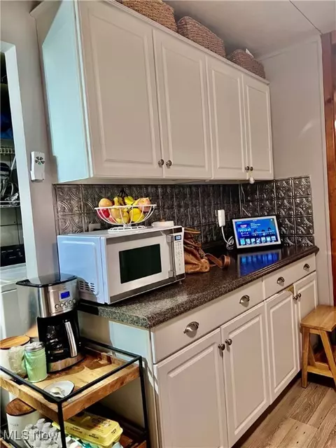 Kitchen - 1302 Dover Ave, Dover, OH 44622 photo 2 of 2