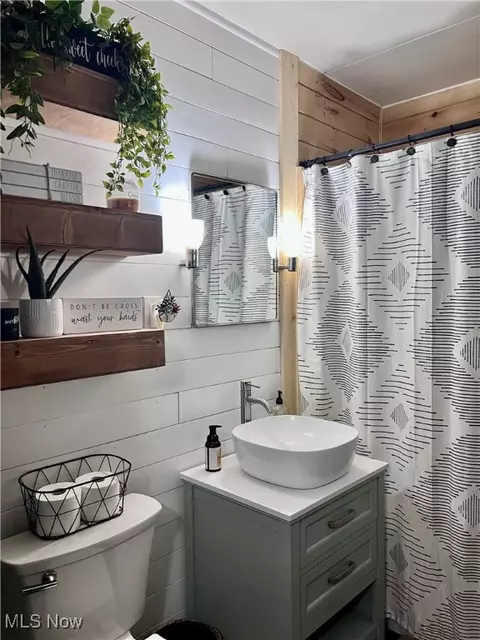 Bath - 1302 Dover Ave, Dover, OH 44622 photo 3 of 3