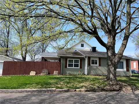 Exterior - 1302 Dover Ave, Dover, OH 44622 photo 4 of 7