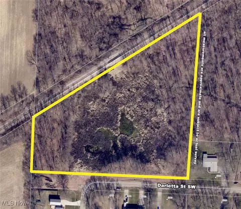 Darletta Street Sw, Navarre, OH 44662