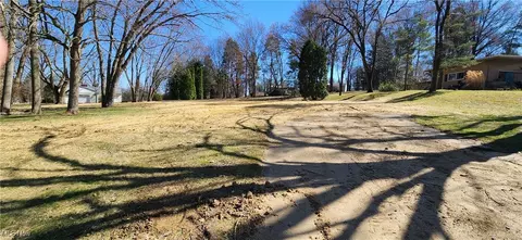 564 N Sheraton Cir, Akron, OH 44319