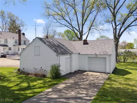 3307 Lincoln St E, Canton, OH 44707 photo 5