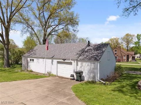 3307 Lincoln St E, Canton, OH 44707 photo 4