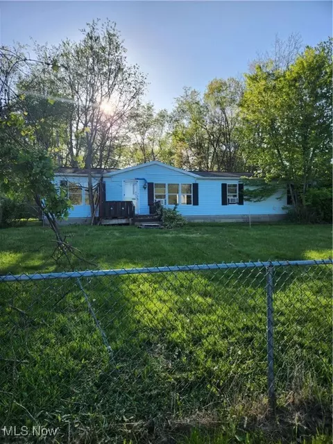3843 Victory Ave, Louisville, OH 44641