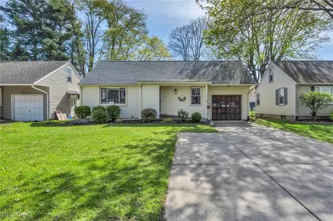 1372 Elmwood Ave SW, North Canton, OH 44720