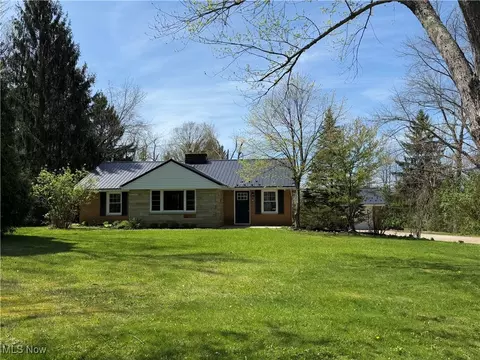 2522 River Rd, Willoughby Hills, OH 44094