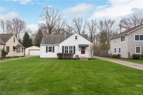 24275 Smith Ave, Westlake, OH 44145