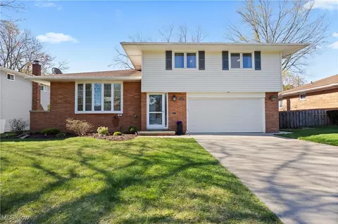 21761 Elizabeth Ave, Fairview Park, OH 44126