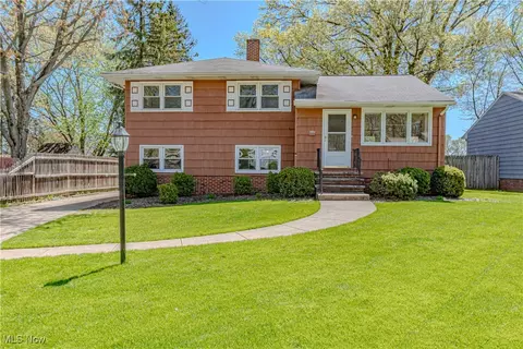 11153 Stoneham Rd, Parma Heights, OH 44130