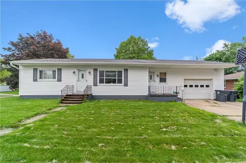 425 Warwick St, Akron, OH 44305