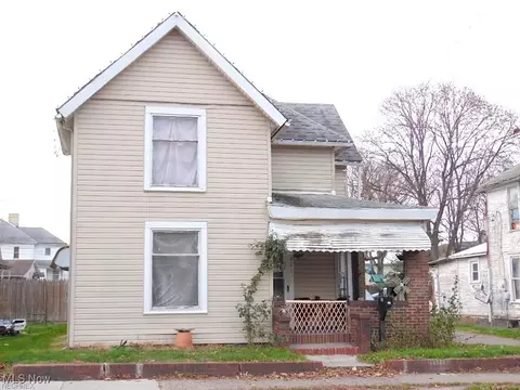 421 S 7th St, Coshocton, OH 43812