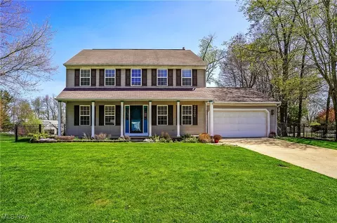 6991 White Pine Dr, Ravenna, OH 44266