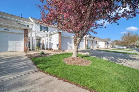 15730 Foxglove Ln, Middleburg Heights, OH 44130