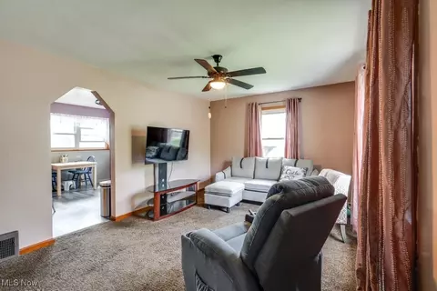 1213 Clifton Ave, Akron, OH 44310 photo 4