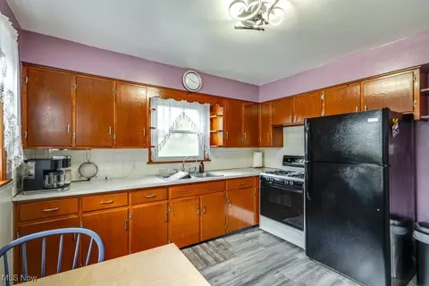 1213 Clifton Ave, Akron, OH 44310 photo 9