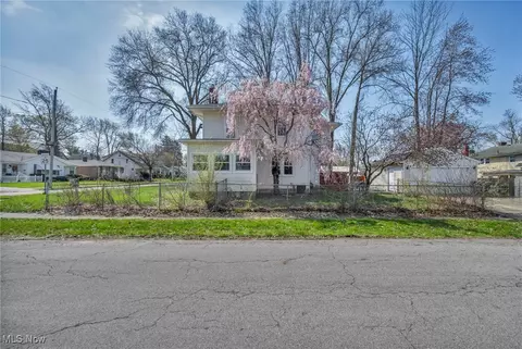 1206 Dayton St, Akron, OH 44310 photo 3