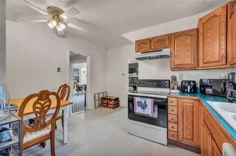 1206 Dayton St, Akron, OH 44310 photo 13