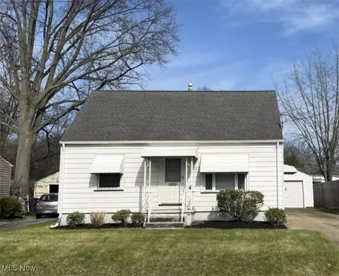 1924 Bonnie Brae Ave NE, Warren, OH 44483