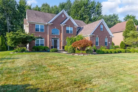 32403 Legacy Pointe Pkwy, Avon Lake, OH 44012