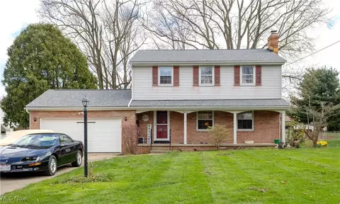 2949 Algonquin Dr, Poland, OH 44514