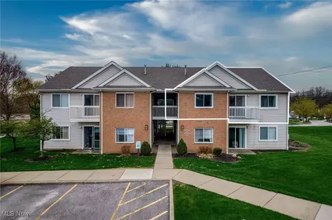 1477 Buckingham Gate Blvd #E, Cuyahoga Falls, OH 44221