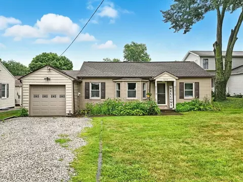 3079 Hudson Dr, Cuyahoga Falls, OH 44221