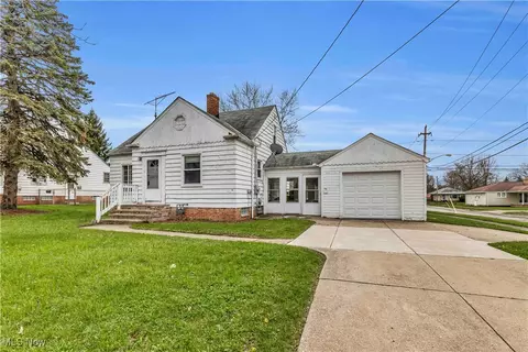 14608 Rockside Rd, Maple Heights, OH 44137