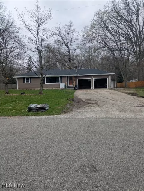 9581 Colton Rd, Windham, OH 44288