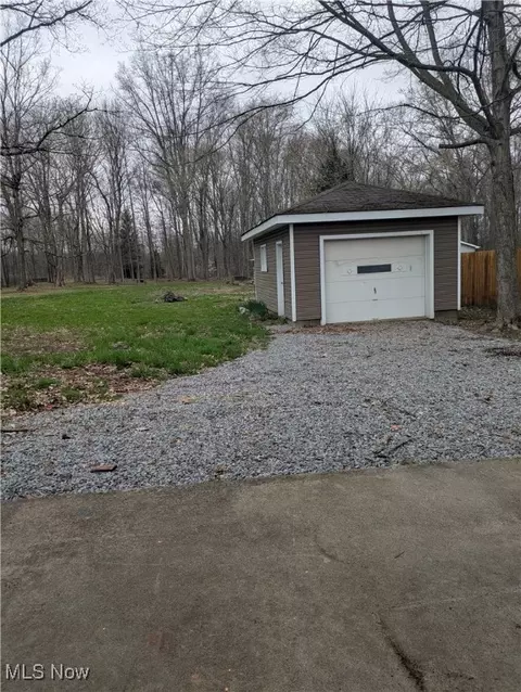 9581 Colton Rd, Windham, OH 44288 photo 4