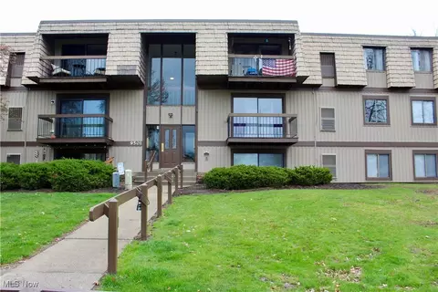 9501 Sunrise Blvd #J26, North Royalton, OH 44133