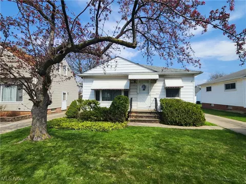 5373 E 131st St, Garfield Heights, OH 44125