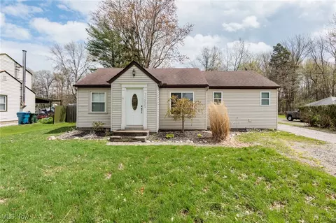 7255 Fitch Rd, Olmsted Twp, OH 44138