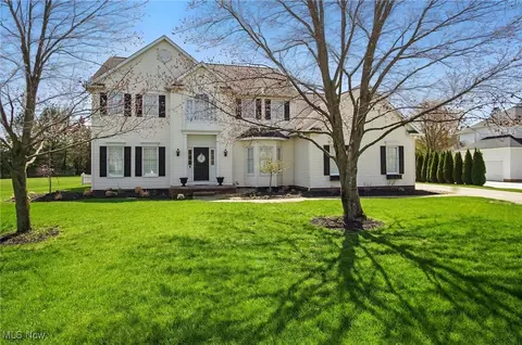 635 White Tail Ridge Dr, Fairlawn, OH 44333
