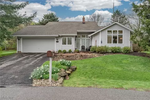 5560 Hummingbird Cir, Solon, OH 44139