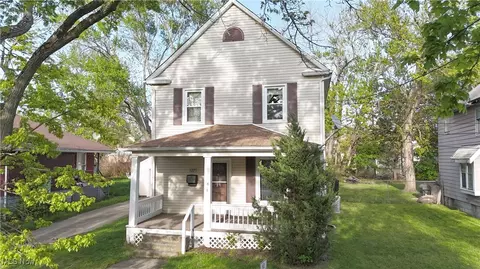 1273 Girard St, Akron, OH 44301