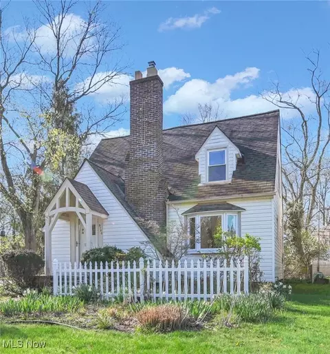 5180 Case Ave, Lyndhurst, OH 44124