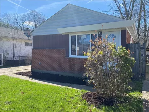 16910 Lipton Ave, Cleveland, OH 44128