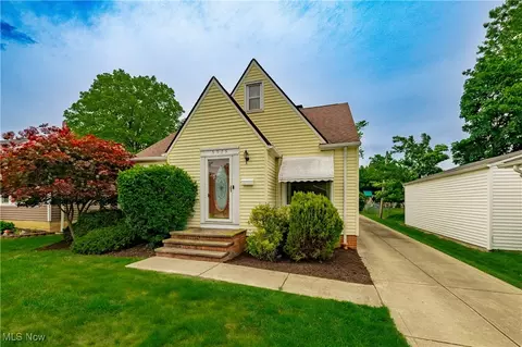 5979 Oakville Rd, Mayfield Heights, OH 44124