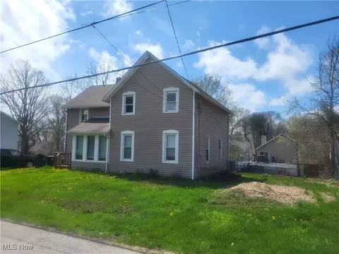1774 Coventry St, Akron, OH 44301