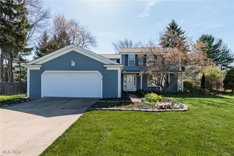 16977 Antler Ln, Strongsville, OH 44136