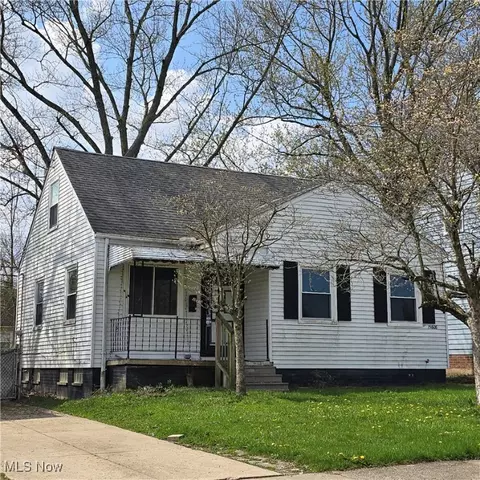 15808 Edgewood Ave, Maple Heights, OH 44137