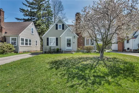 1647 Parker Dr, Mayfield Heights, OH 44124