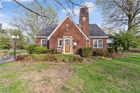 915 Bond Ave, Barnesville, OH 43713