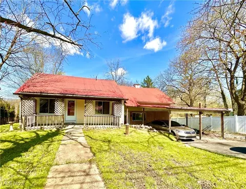 5829 Youngstown Hubbard Rd, Hubbard, OH 44425