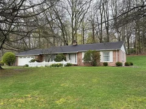 2476 Willow Brook Dr NW, Dover, OH 44622